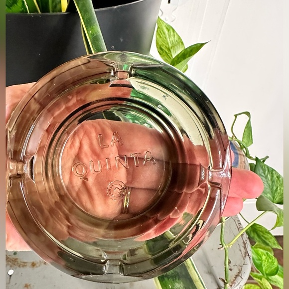 La Quinta Motor Inn Glass Ashtray Smoke Grey Vtg - Picture 2 of 8